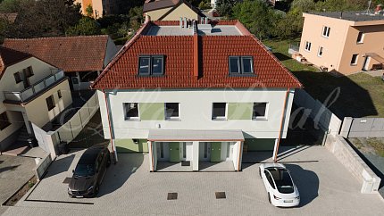 Prodej bytu 4+kk v Ostopovicích se zahrádkou 180 m2