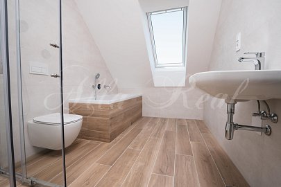 Exkluzivní prodej bytu 4+KK v Ostopovicích, CP 170,1m2, s terasou