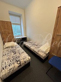 Pronájem pokoje bytovém domě na ul. Pionýrské v Brně.